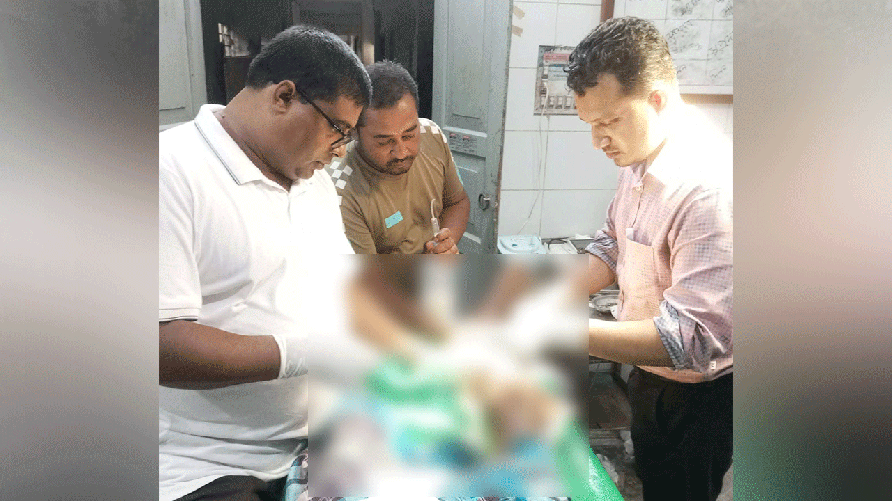 দাকোপে খালে গোসলে কুমিরের কামড়ে বৃদ্ধ আহত
