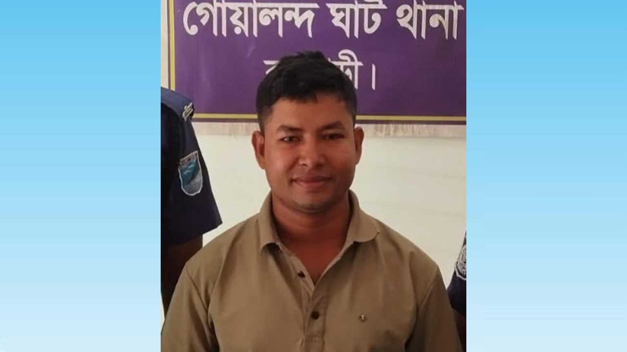 রাজবাড়ীতে বাসে অগ্নিসংযোগ: আ.লীগ নেতা গ্রেপ্তার