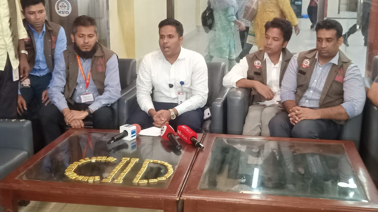 শাহজালালে বিমান থেকে স্বর্ণ জব্দে দুই দফায় ২ তথ্য