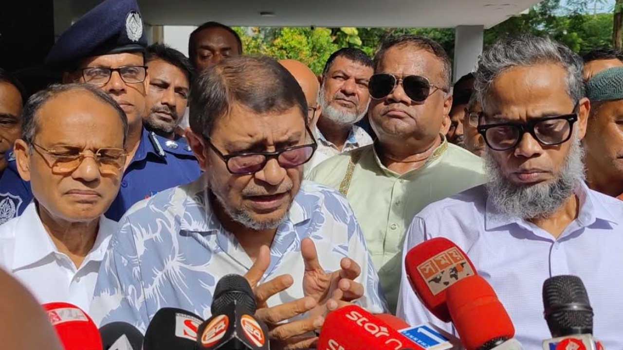 ডেঙ্গু রোগীর জ্বর কমে চার দিন পর্যবেক্ষণে রাখার নির্দেশ