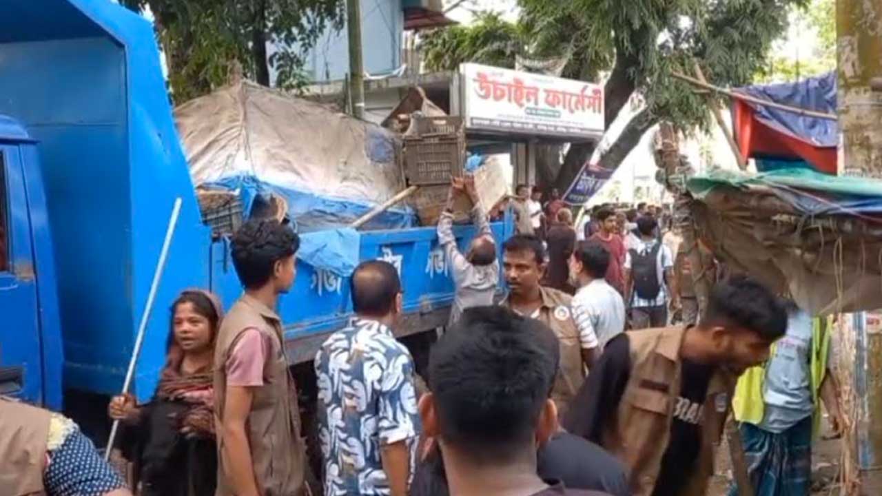 হবিগঞ্জে ফুটপাত দখলকারী শতাধিক অবৈধ স্থাপনা উচ্ছেদ