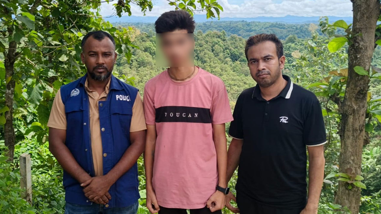 বান্দরবানের দুর্গম পাহাড় থেকে উদ্ধার নিখোঁজ স্কুলছাত্র