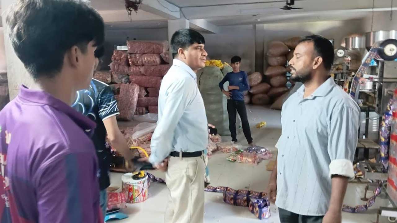 নকল মোড়কে চিপস বিক্রিতে ১ লাখ টাকা জরিমানা