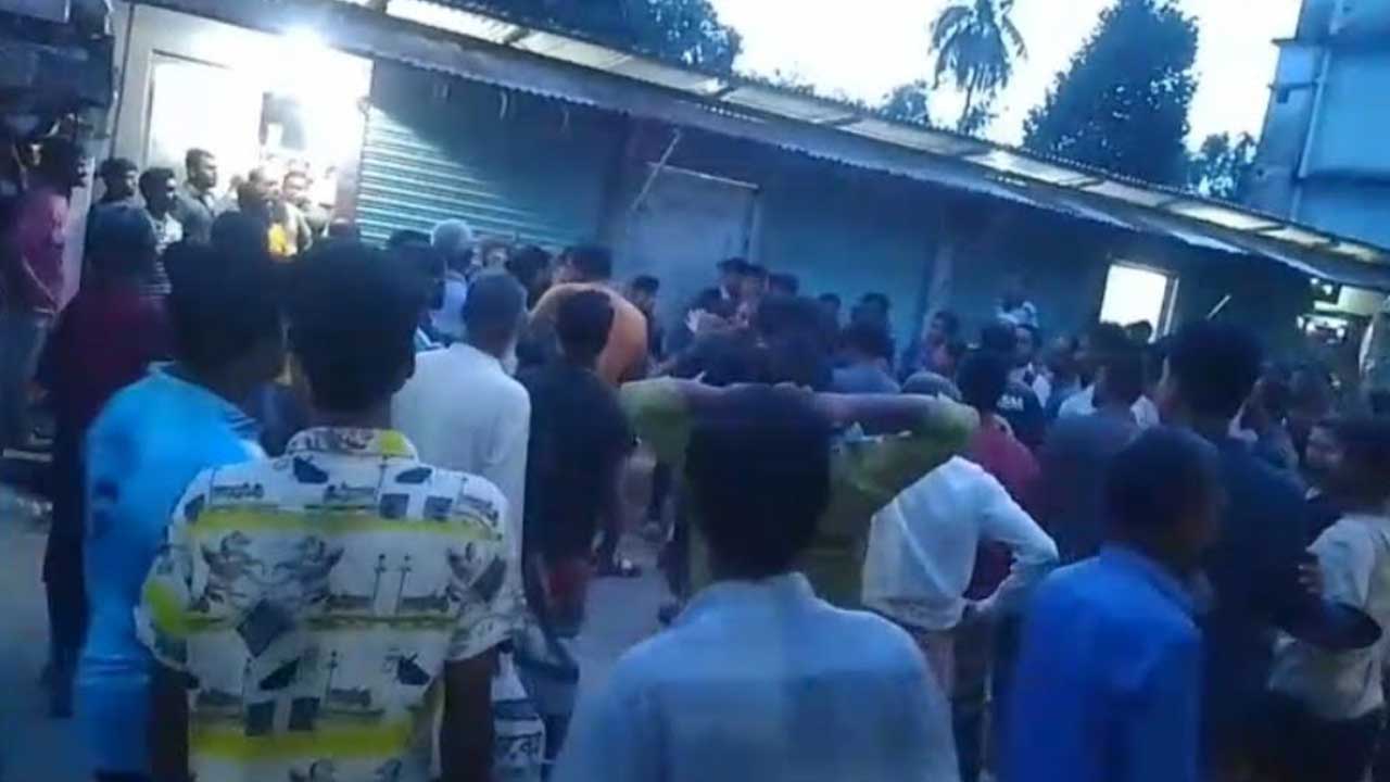 নড়াইলে আসামি ছিনিয়ে নিয়ে স্বজনরা পুলিশের ওপর হামলা চালাল