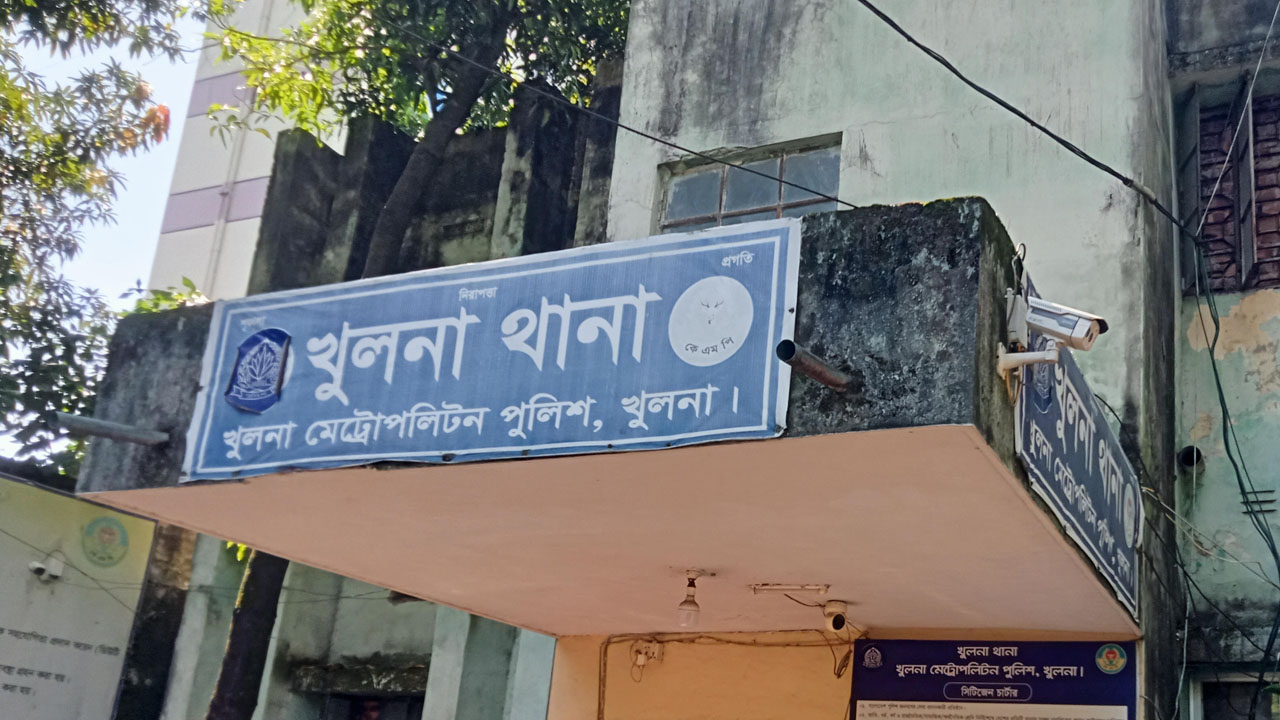 খুলনায় প্রবাসীর স্ত্রীর ঝুলন্ত মরদেহ উদ্ধার
