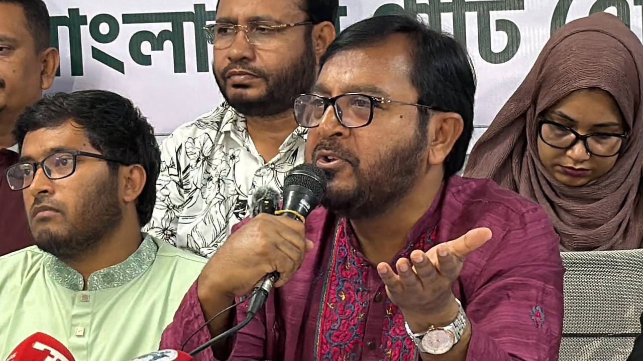 দুই দফায় জ্বালানি তেলের দাম বৃদ্ধি, দেউলিয়াত্বের পরিচয় দিয়েছে সরকার