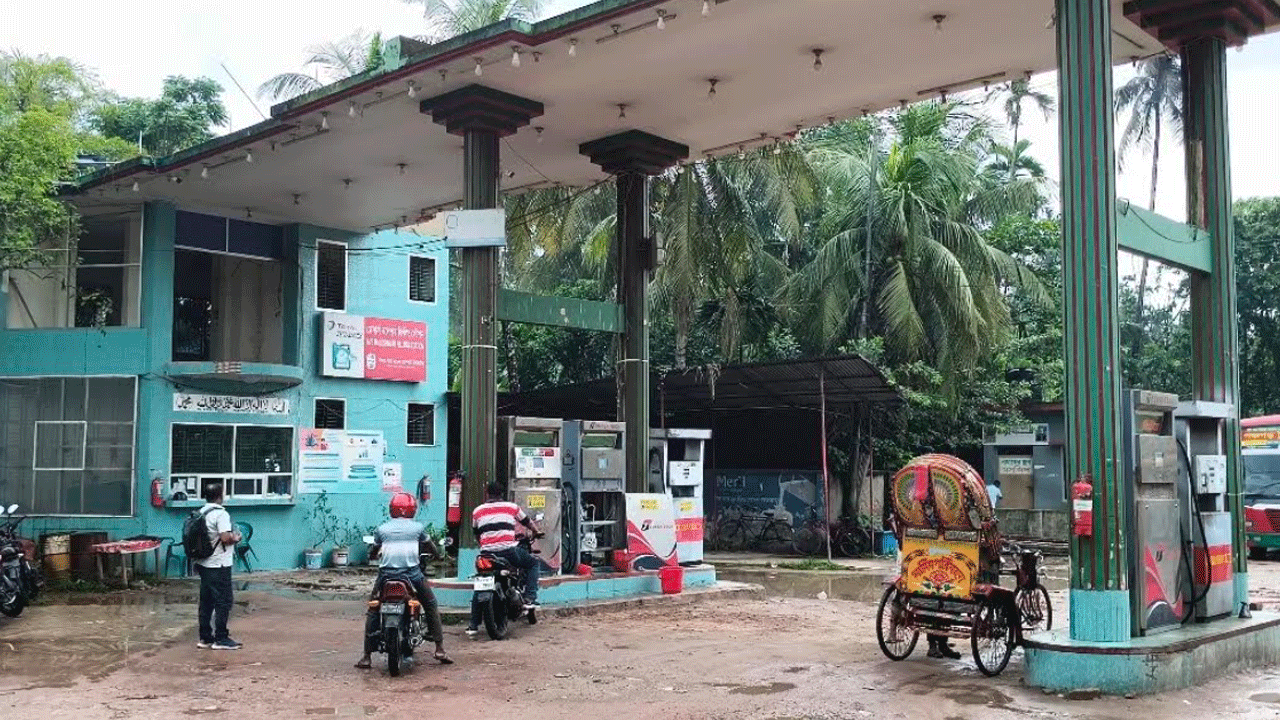 জ্বালানি তেলের মূল্যবৃদ্ধি/পিরোজপুরের ফিলিং স্টেশনগুলো প্রায় ক্রেতাশূন্য