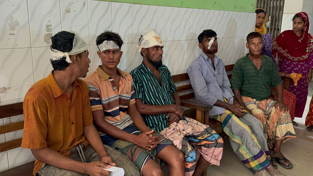 নাটোরে ঈদগাহ মাঠের জমি নিয়ে দুই গ্রামের সংঘর্ষ, আহত
