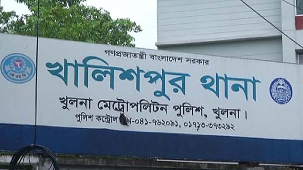 খুলনায় জুমার নামাজের সময় আ.লীগের মিছিল, স্থানীয়দের ধাওয়া
