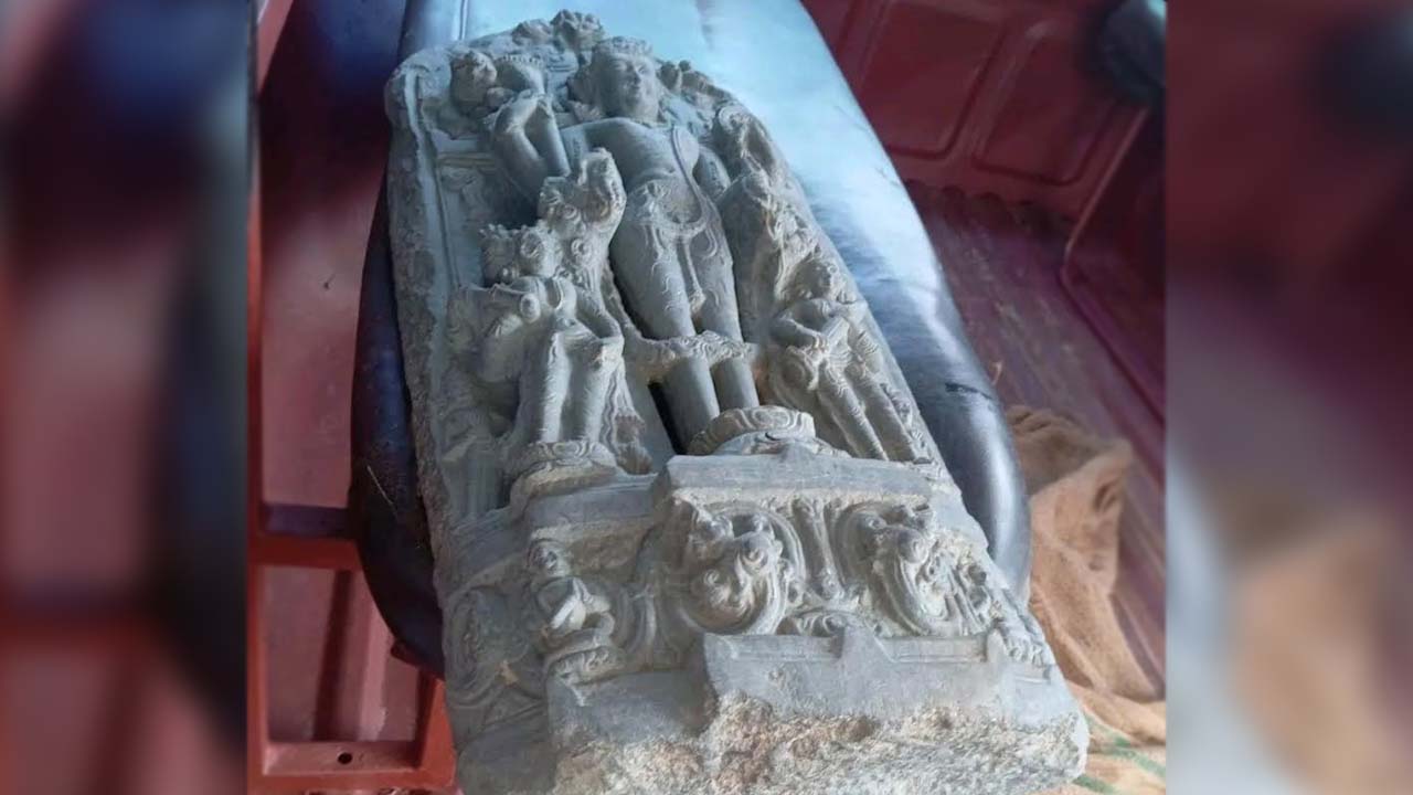 গাইবান্ধায় ১.৩৫ কোটি টাকার কষ্টিপাথর মূর্তি উদ্ধার