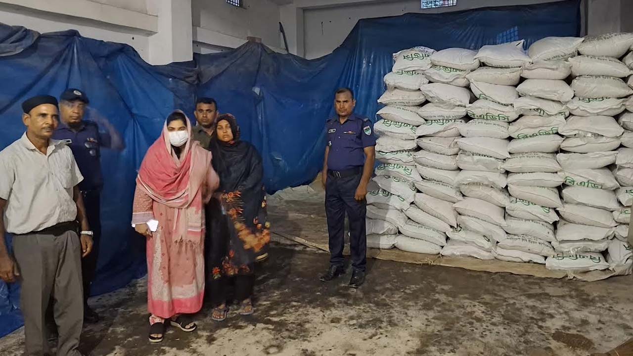 চুয়াডাঙ্গায় অবৈধ সার মজুতের অভিযোগে ৪০৩ বস্তা জব্দ
