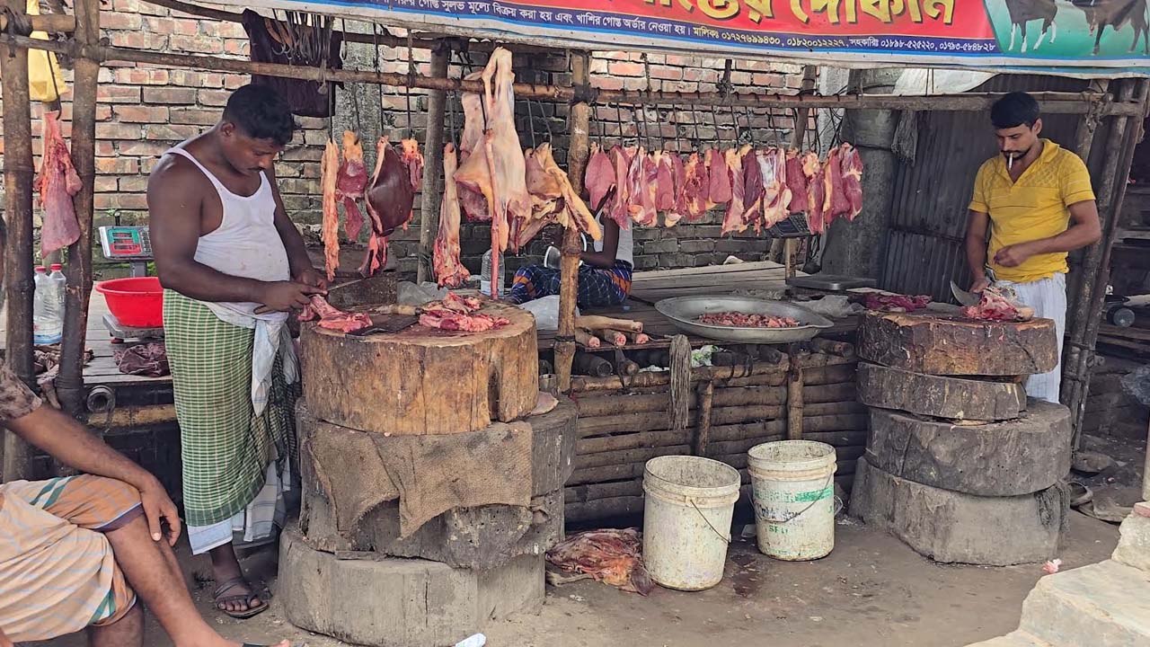 সাভার ও আশুলিয়ার বাজারে অনিরাপদ মাংস বিক্রি ও স্বাস্থ্যঝুঁকি