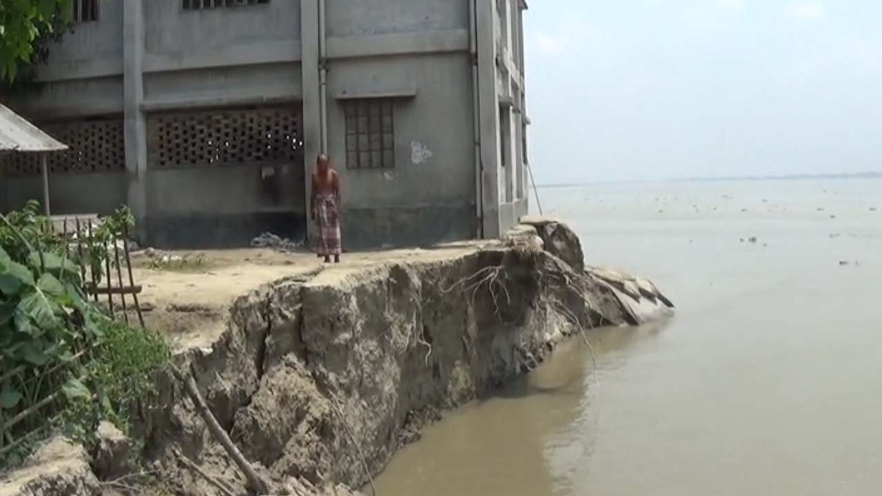 গাইবান্ধা/নদীভাঙনে নিঃস্ব শত শত পরিবার, এক ইউনিয়নের ৮০ শতাংশই বিলীন
