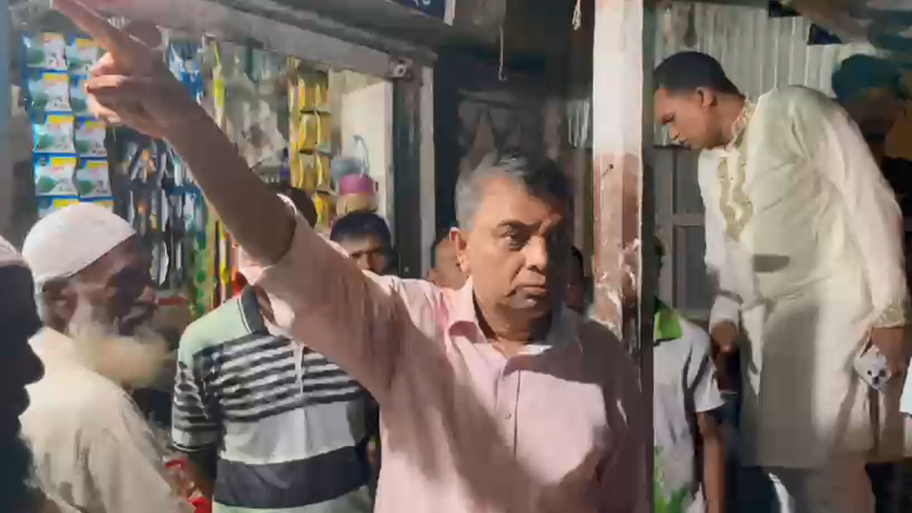 নদী থেকে বালু-পাথর উত্তোলন/পুলিশকে জড়িয়ে এমপির হুঁশিয়ারি, ছড়িয়ে পড়েছে ভিডিও