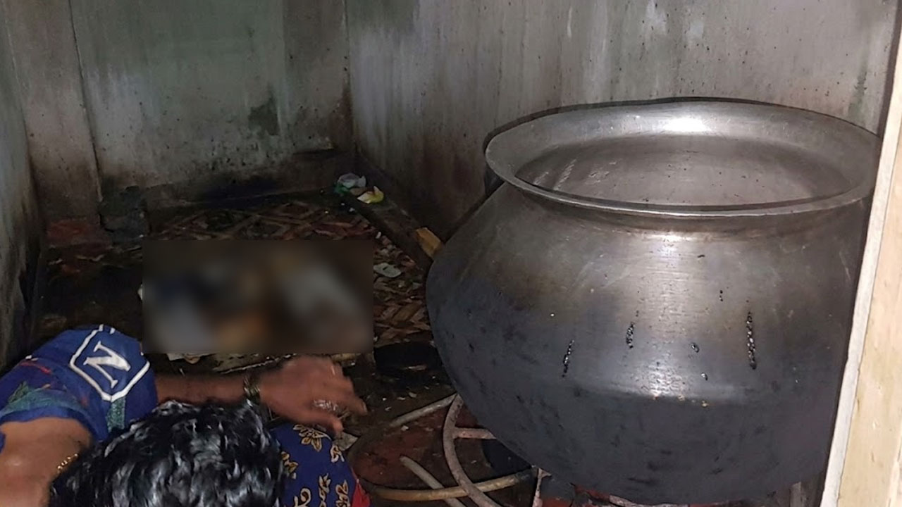 বাথরুমের ভেতর চিনি জ্বাল দিয়ে তৈরি হতো ‘খাঁটি মধু’