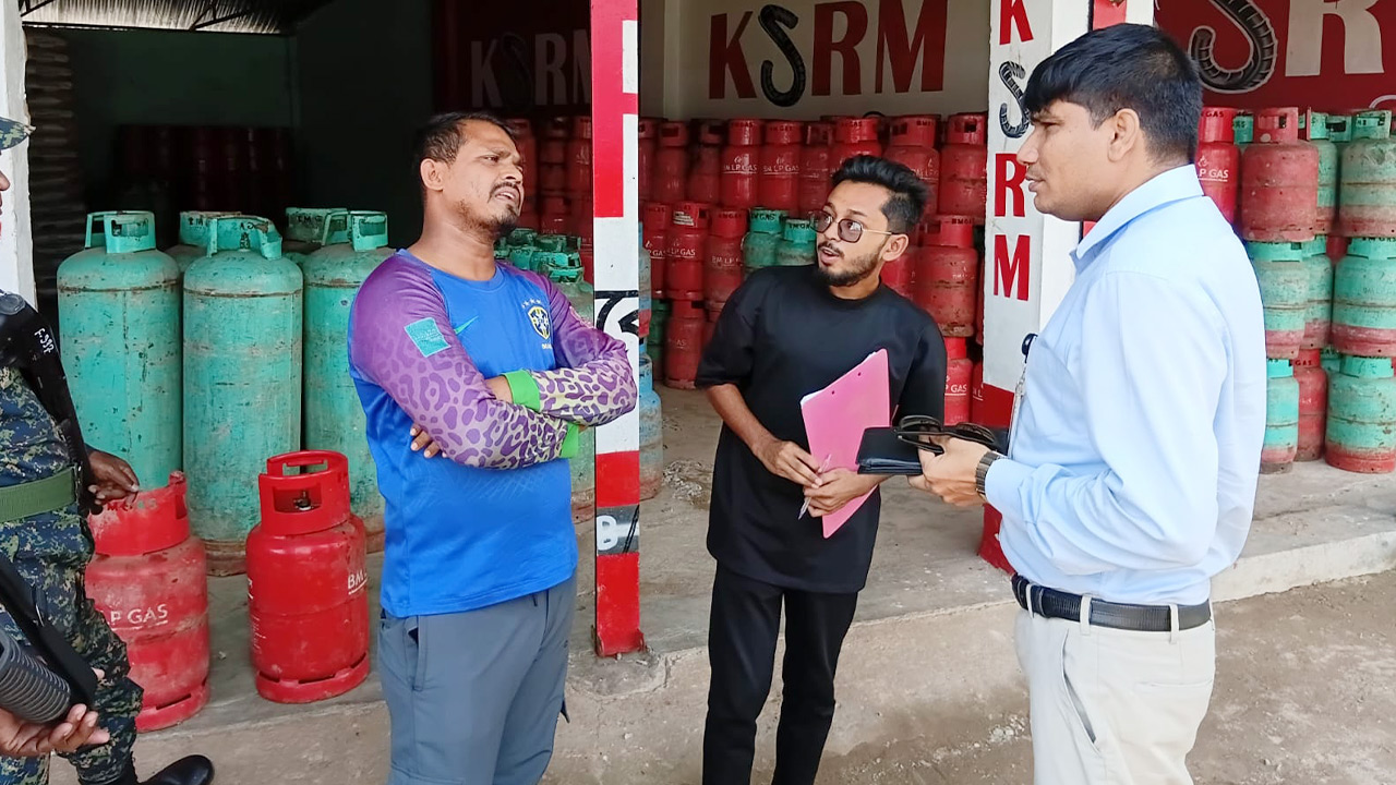ফেনীতে অতিরিক্ত দামে এলপিজি সিলিন্ডার বিক্রি, ডিলারকে ভোক্তা-অধিকারের জরিমানা