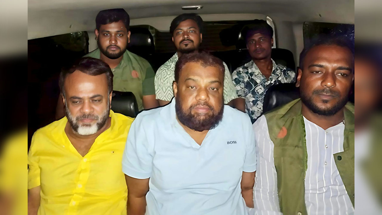 চট্টগ্রাম-কক্সবাজার থেকে স্বেচ্ছাসেবক লীগের বগুড়ার চার নেতা গ্রেপ্তার