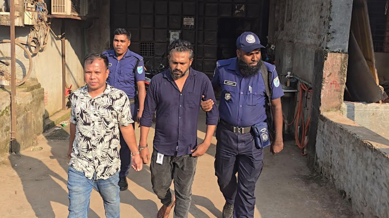 শেখ হাসিনার জন্মদিন পালন করায় পোশাক কারখানার দুই কর্মকর্তা আটক
