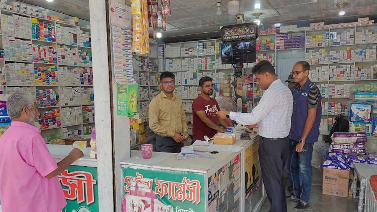 পিরোজপুরে দুই ফার্মেসিকে ২৫ হাজার টাকা জরিমানা