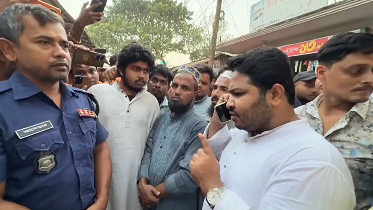 নৌ পুলিশ কর্মকর্তাকে এনসিপির এমপি/‘আপনার বিরুদ্ধে অনেক অভিযোগ
