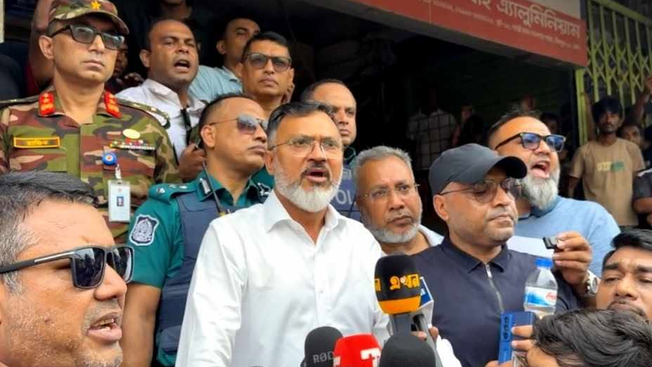ফুটপাত দখলকারীদের ওপর হামলায় ফ্যাসিবাদের ইন্ধন: প্রশাসক