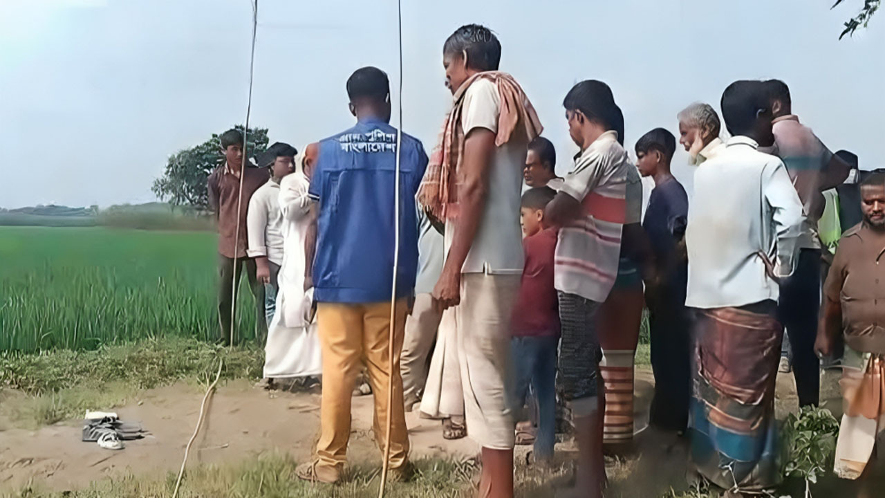 শিয়ালের টানাটানিতে কৃষকের দেখা মরদেহ