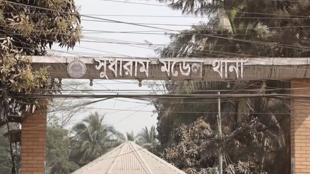 নোয়াখালীতে কিশোর গ্যাংবিরোধী অভিযানে আটক ৬৮