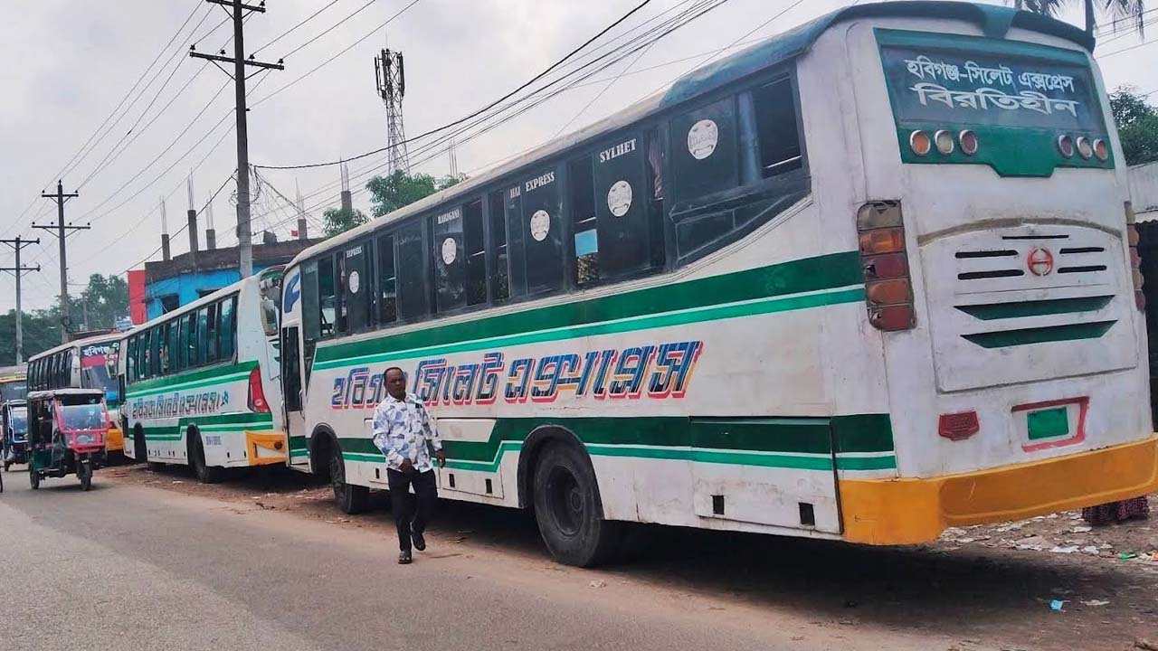 হবিগঞ্জে পরিবহন ধর্মঘট, শ্রীমঙ্গলে যাত্রীদের চরম ভোগান্তি