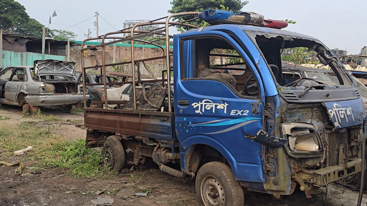 আশুলিয়ায় ৬ জনকে পুড়িয়ে হত্যার ভ্যান উদ্ধার