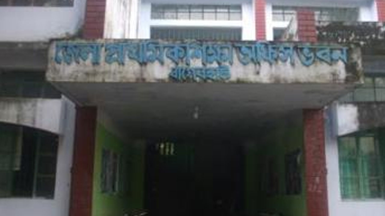 বাগেরহাটে ১২ প্রাথমিক শিক্ষক যোগ দেননি