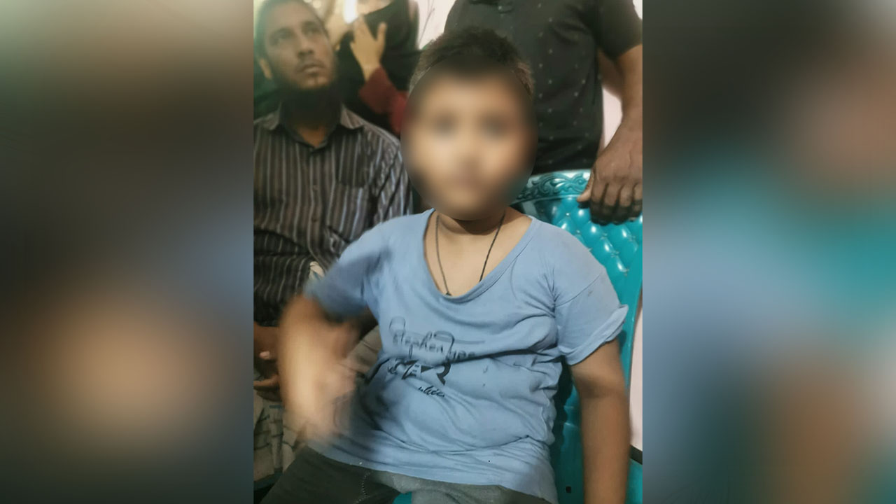 ফেরিওয়ালার মাইকিংয়ে প্রাণ বাঁচল ৬ বছরের শিশুর