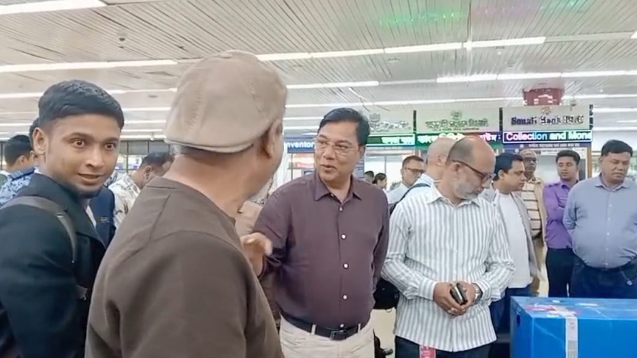 বিমানবন্দরে ভোগান্তি নেই, ১৫-২০ মিনিটে লাগেজ: বিমানমন্ত্রী