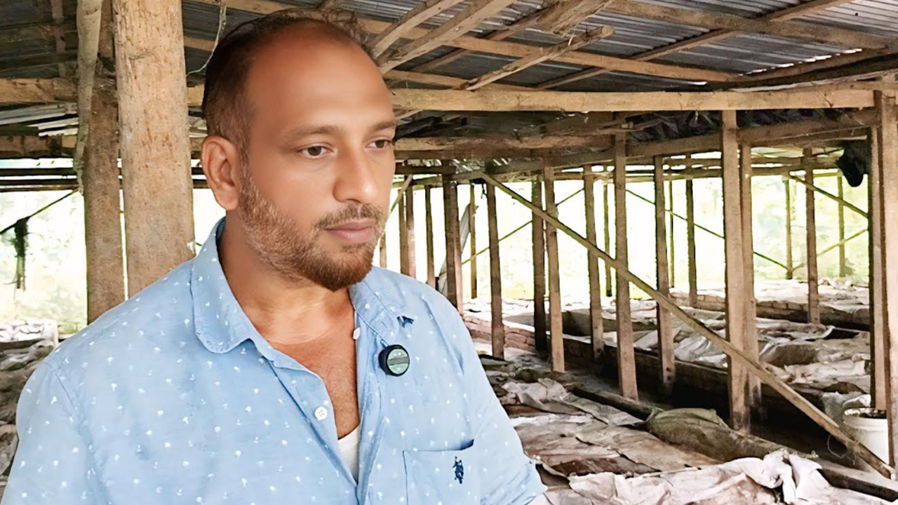 প্রবাস ফেরত হুমায়ুনের কেঁচো সার উদ্যোগ