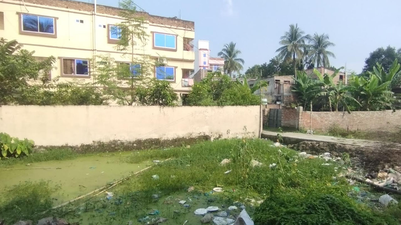 যশোরে পুকুর হারানোর ঝুঁকিতে ফায়ার সার্ভিস