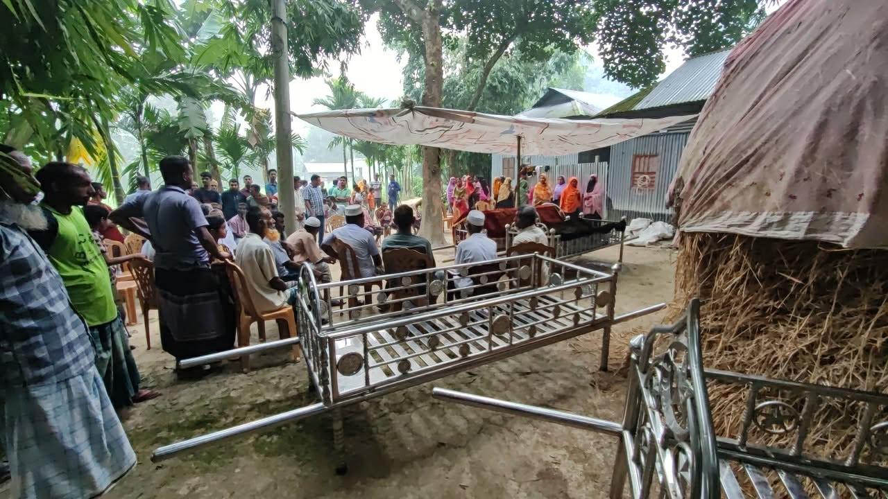 এক উঠানে চার খাটিয়া, ভাটিপাড়ায় শোকের ছায়া