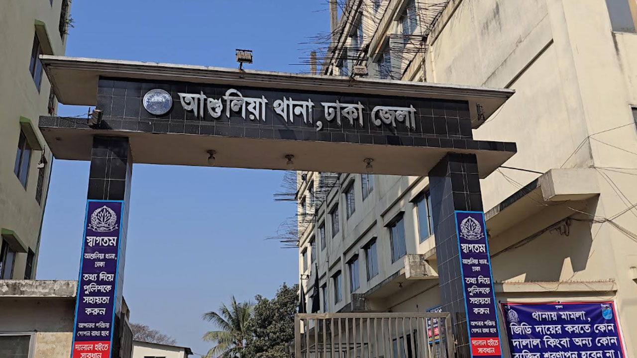 আশুলিয়া সড়কে ডাকাতি, ৯৯৯-এ ফোনের পরও পুলিশের ভূমিকা নিয়ে প্রশ্ন