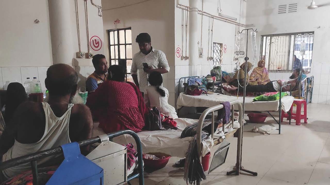 রাজবাড়ী সদর হাসপাতালে ডেঙ্গু রোগীদের জন্য পৃথক ওয়ার্ড নেই