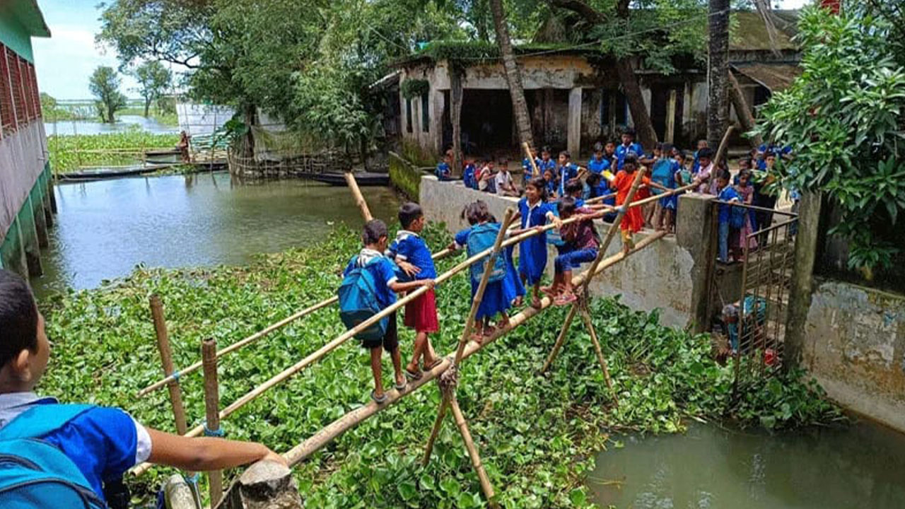 তাহিরপুর হাওরে শিক্ষকশূন্য বিদ্যালয়, দুর্গম এলাকায় পড়ছে ক্ষতিগ্রস্ত