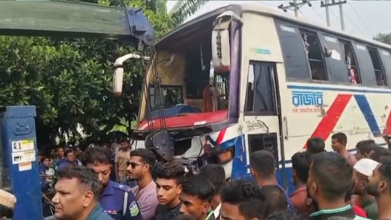 ময়মনসিংহে বাসচাপায় ৭ জনের মৃত্যু, চালকের বিরুদ্ধে মামলা