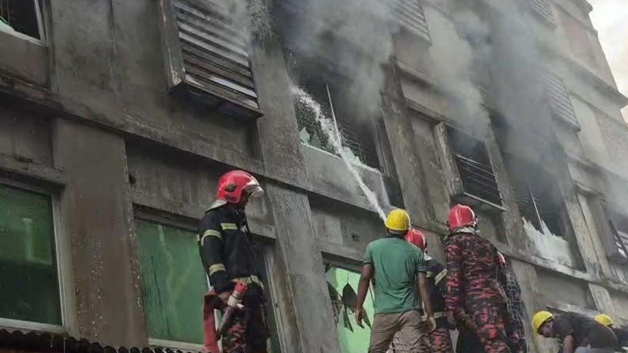 গাজীপুরে পোশাক কারখানায় আগুন, আহত ৬৯