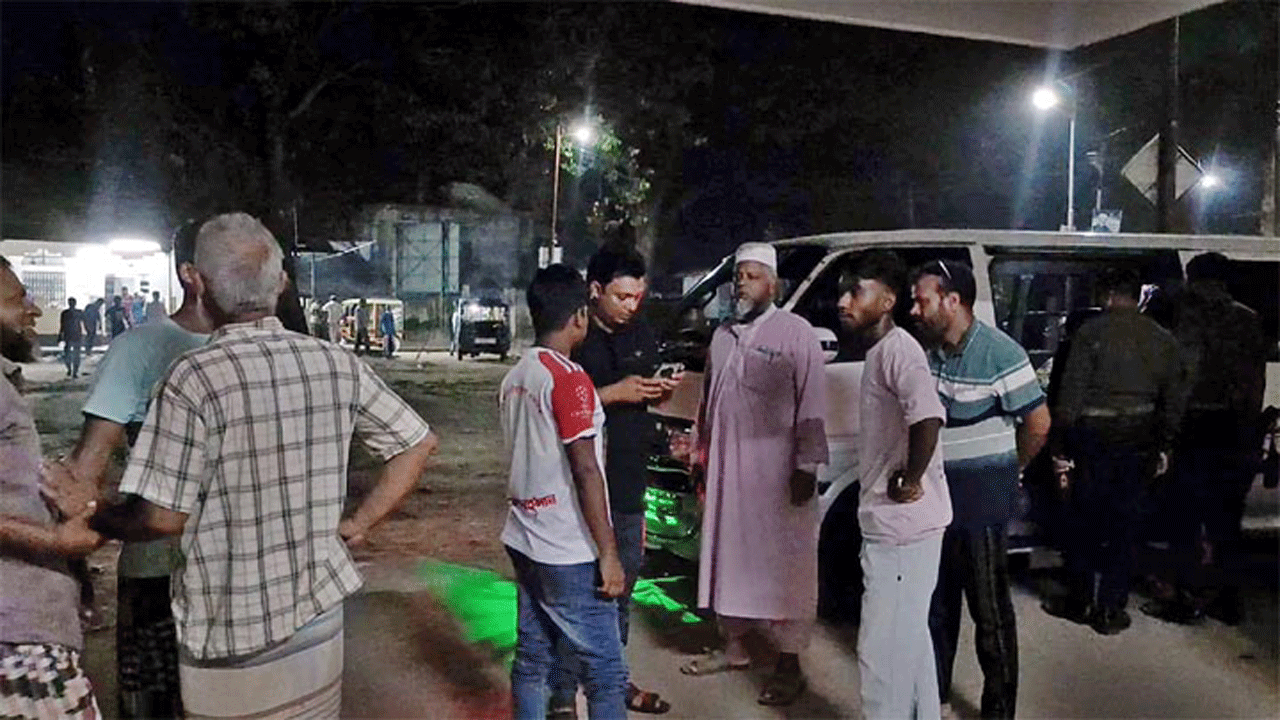 মাদকের টাকা না দেওয়ায় সৎ মাকে কুপিয়ে হত্যা করল ছেলে