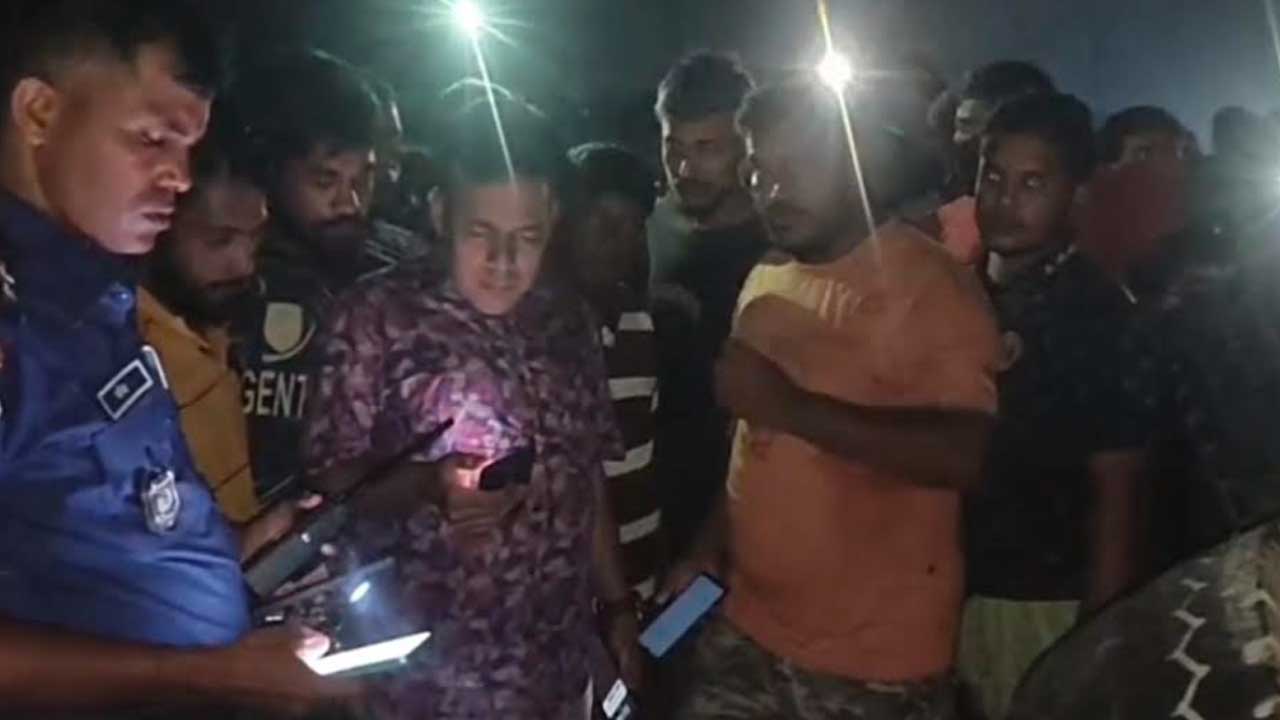 নারায়ণগঞ্জে ট্রাকের চাকা ফেটে দোকানে ঢুকে ১ জনের মৃত্যু