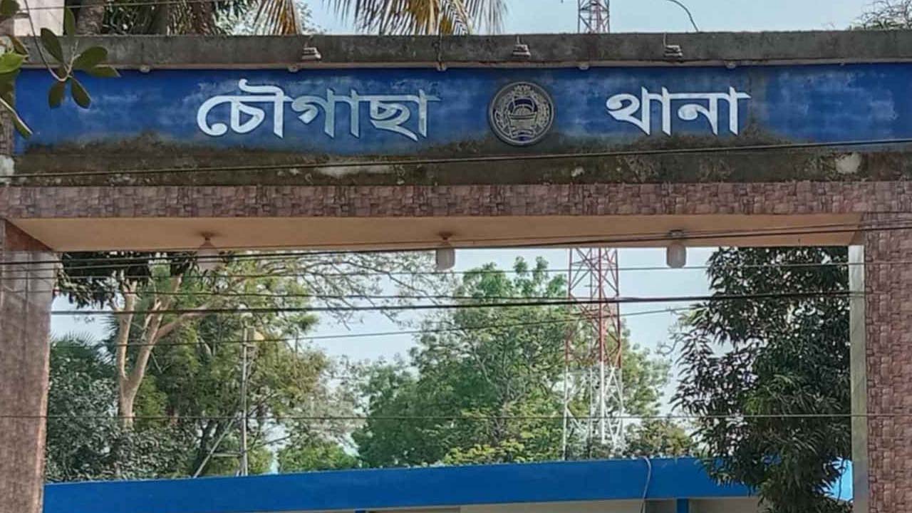যেসোরে পিকআপের ধাক্কায় স্কুলছাত্রের মৃত্যু, আহত ২