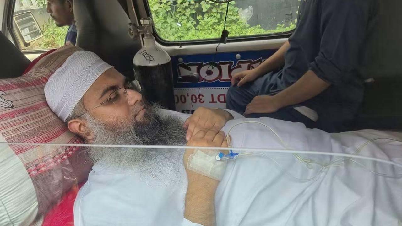 অসুস্থ অবস্থায় অ্যাম্বুলেন্সে করে বগুড়া আদালতে এনসিপির নেতা তানভীর