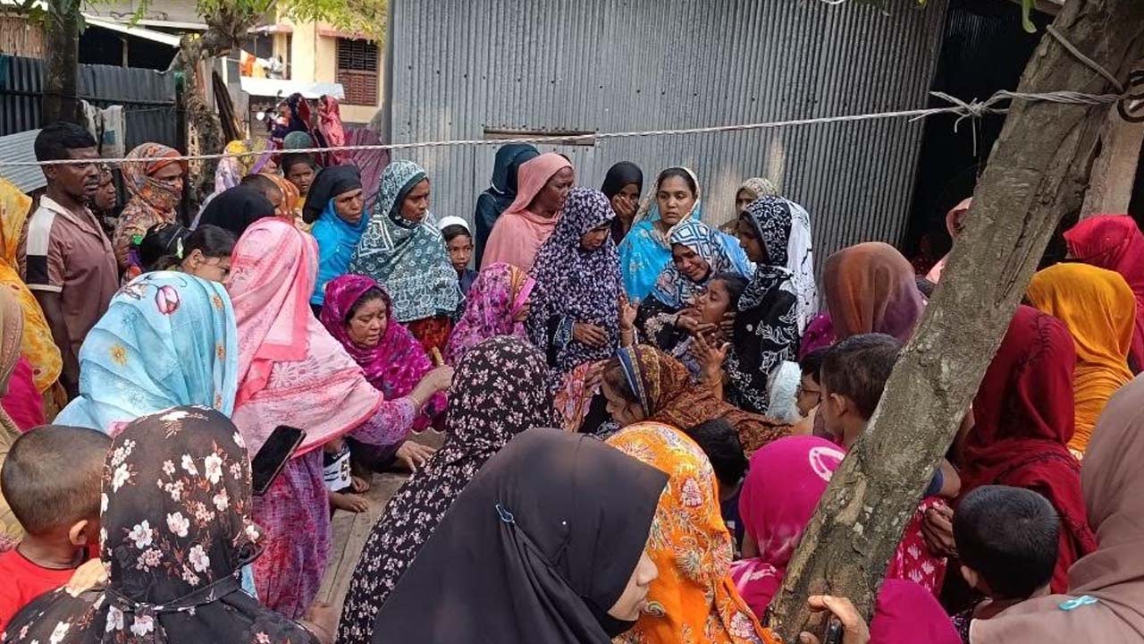বিস্কুট কিনতে গিয়ে পুকুরে ডুবে শিশুর মৃত্যু