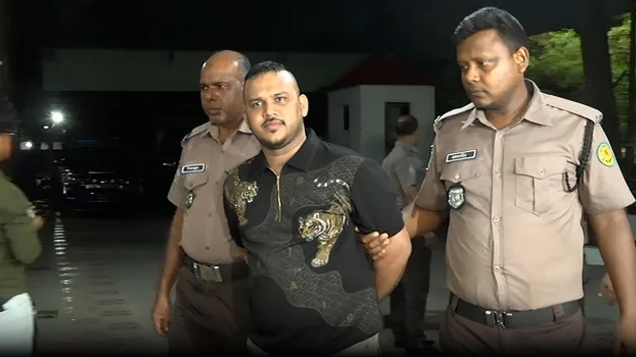 পিচ্চি রাজাকে পালানোর সুযোগ দেওয়া? গ্রেপ্তার হলেন দুই পুলিশ