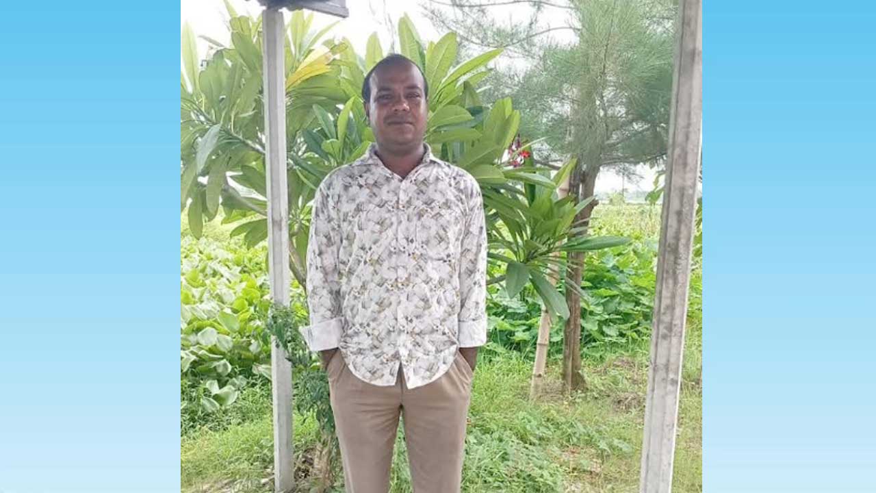 চুয়াডাঙ্গায় ট্রাক্টরের ধাক্কায় কলেজপ্রভাষকের মৃত্যু