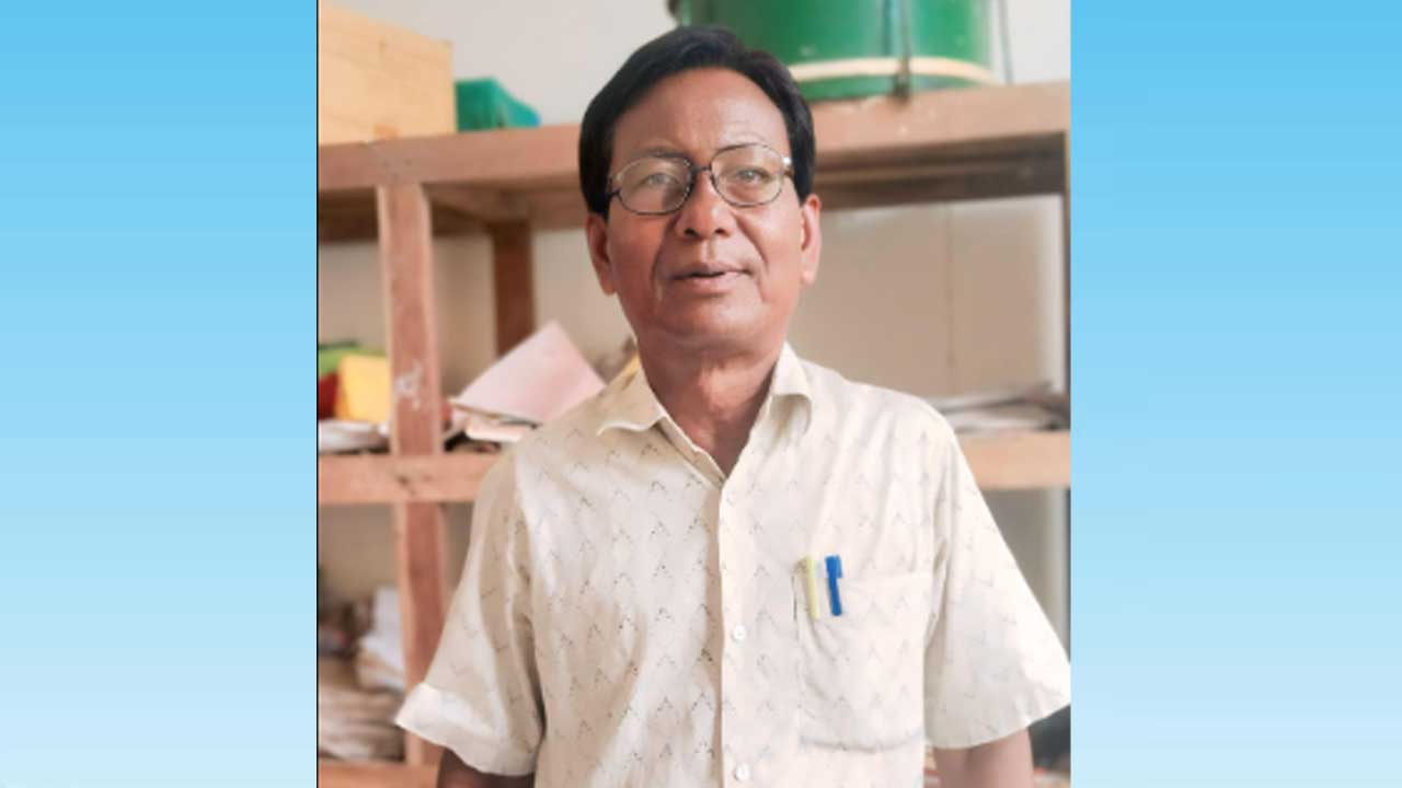 ৩৩ বছর ধরে আলো ছড়াচ্ছেন শিক্ষক কালি মোহন চন্দ্র রায়
