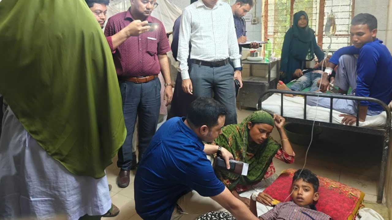 স্কুল ফিডিংয়ের দুধ পান করে অসুস্থ ১৭ শিক্ষার্থী