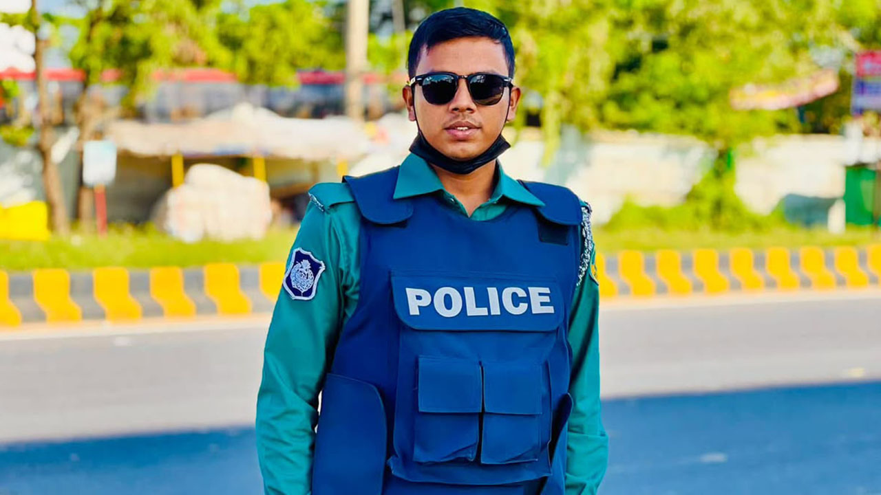 ছিনতাইকারী ধরতে গিয়ে বাসের ধাক্কায় পুলিশ কনস্টেবলের মৃত্যু